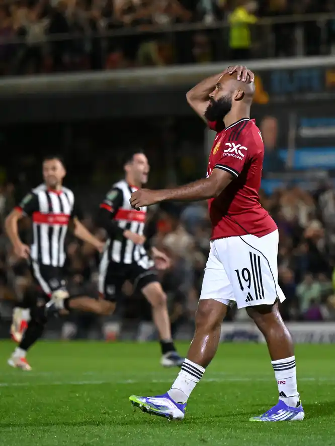 联赛杯第二轮 | 曼联客场2-2战平格林斯比，点球11-12不敌对手