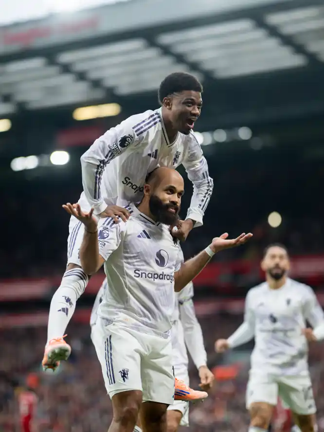 英超第8轮 | 曼联客场2-1战胜利物浦！